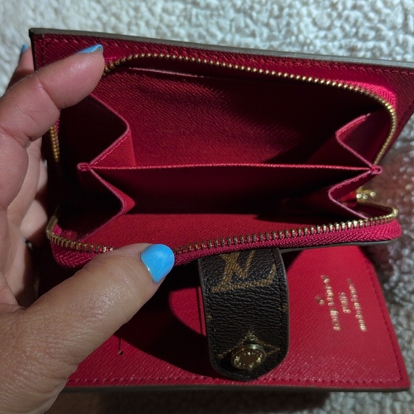 Fashion As Is - Picture 3 of 6